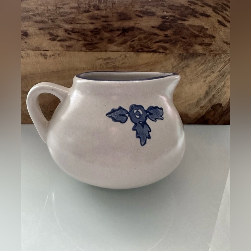 Pfaltzgraff Yorktowne Gravy Boat 414Y Round Stoneware USA.